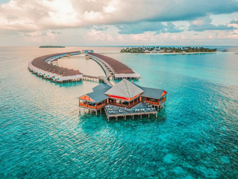 https://unsplash.com/it/foto/fotografia-aerea-delle-camere-del-resort-e-dellisola-xPsFXsbXJRg